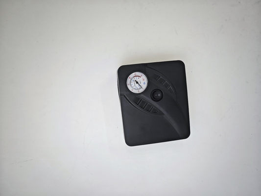 إطارات سيارات سوداء DC 12V ضاغط هواء محمول مضخم إطارات محمول