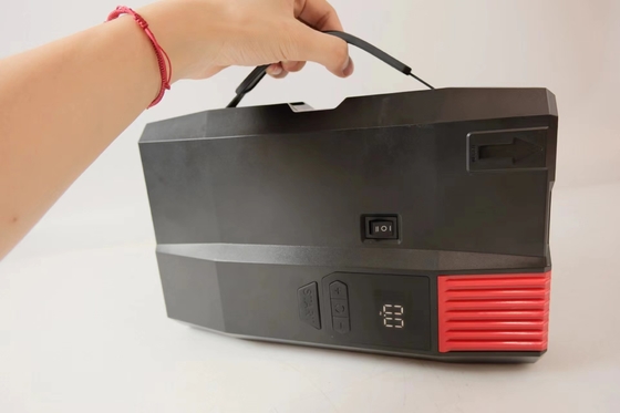 مضخة تضخم كهربائية قابلة لإعادة الشحن متعددة الاستخدامات Dc 12v مع شاشة عرض رقمية و 6 فوهات